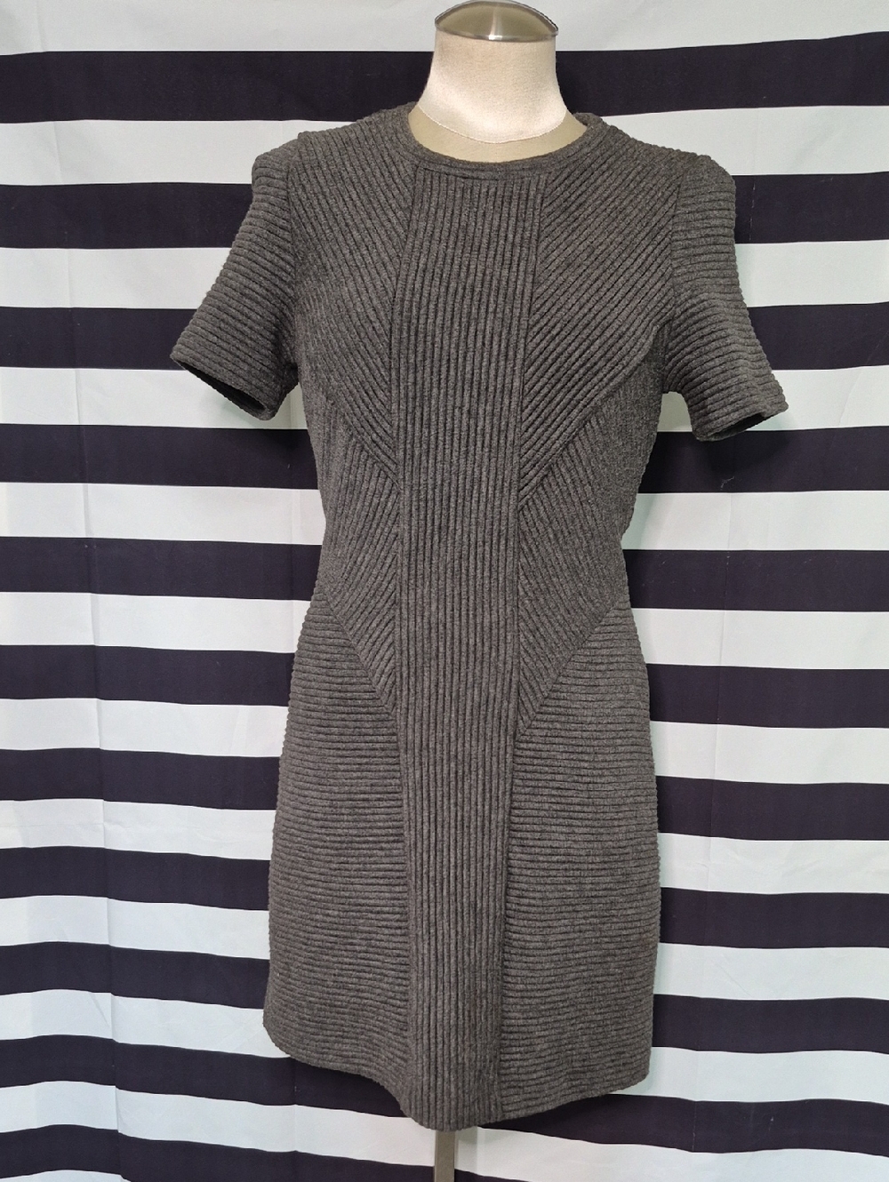 Gray Ribbed Knit Short-Sleeve Dress